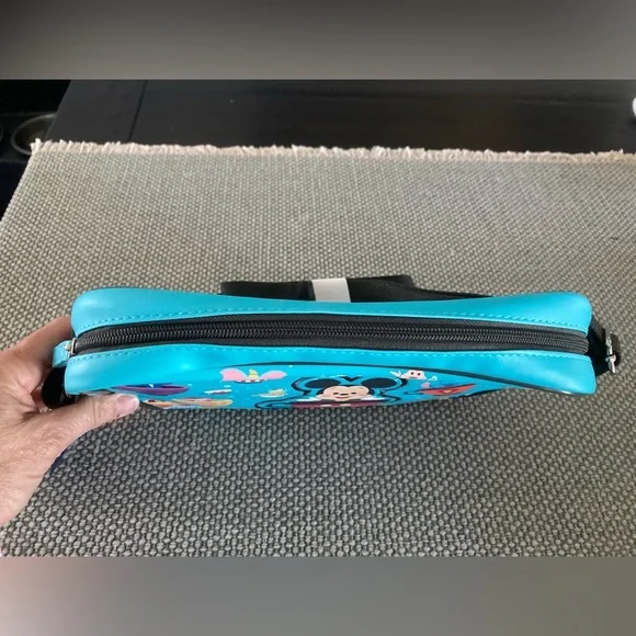 Disney 50th Anniversary characters in teacups crossbody handbag - Picture 9 of 10